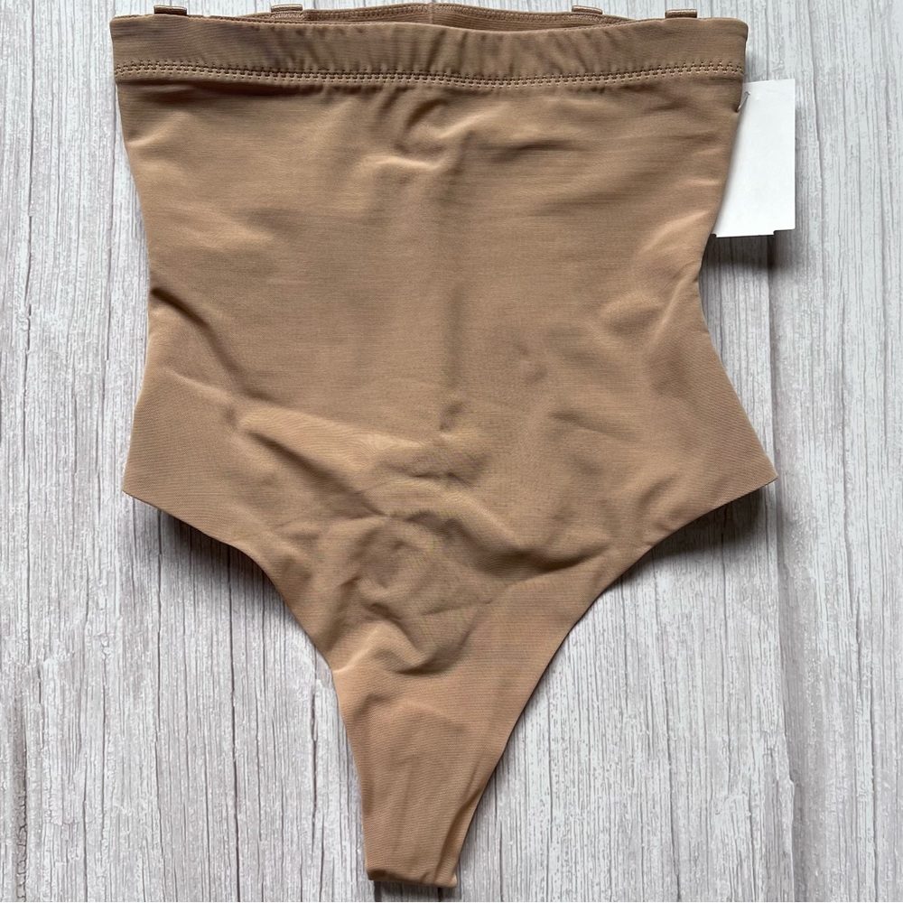 SuperPower Thong
HONEYLOVE